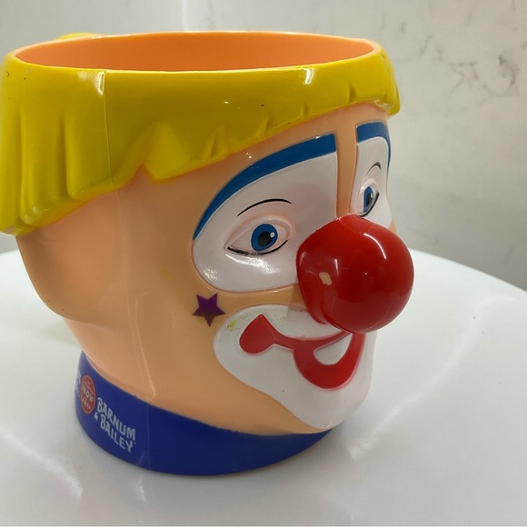 Ringling Bros Barnum & Bailey CIRCUS CLOWN Plastic Mug Souvenir YELLOW VINTAGE - Picture 6 of 8